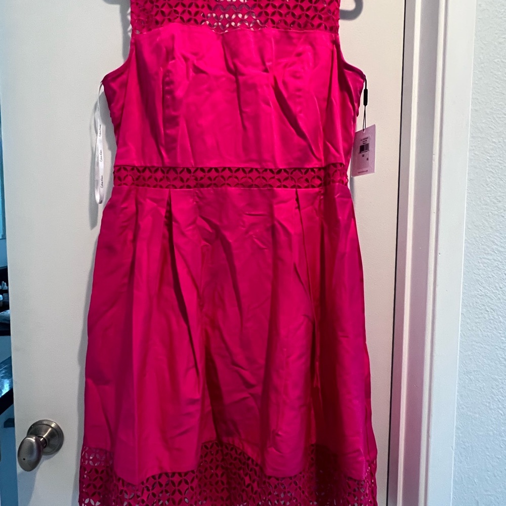 NWT Unworn Calvin Klein Parry Dress in Hibiscus. Crochet cut sleeves and back